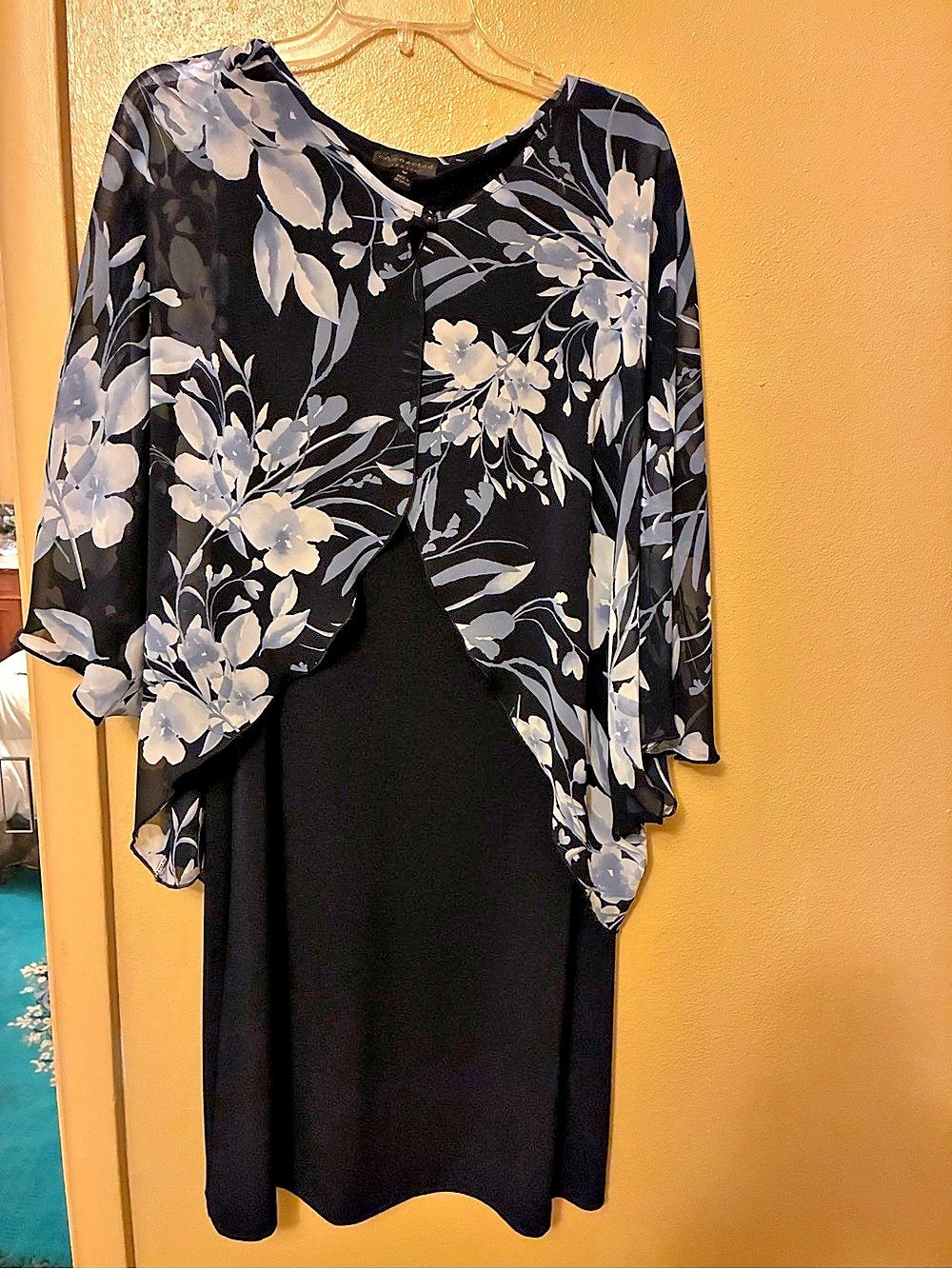 London Times Floral Midi Dress in Black & Gray